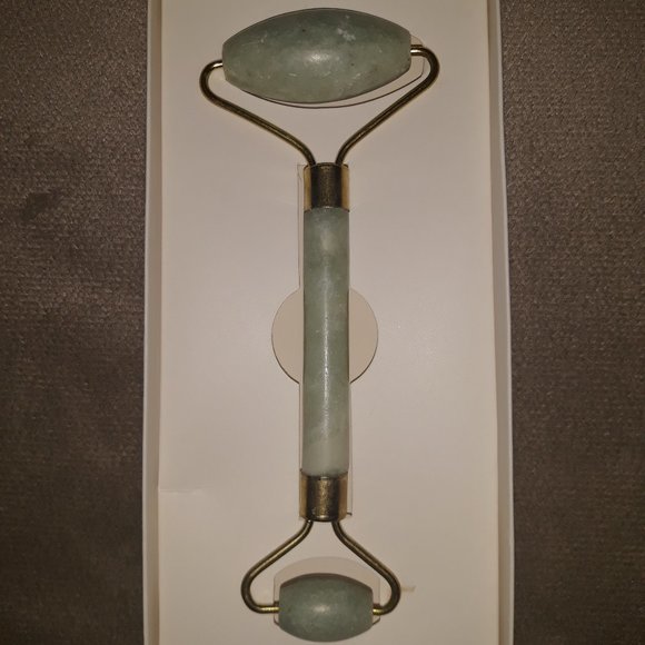 Sherrie Matthews Jade Roller - Picture 1 of 3